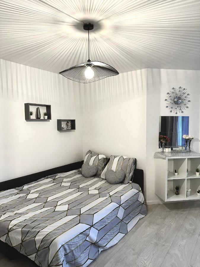 Jolie Appartement Duplex 2 Min Gare-Disney Et Paris 15 Min Noisy-le-Grand Bagian luar foto