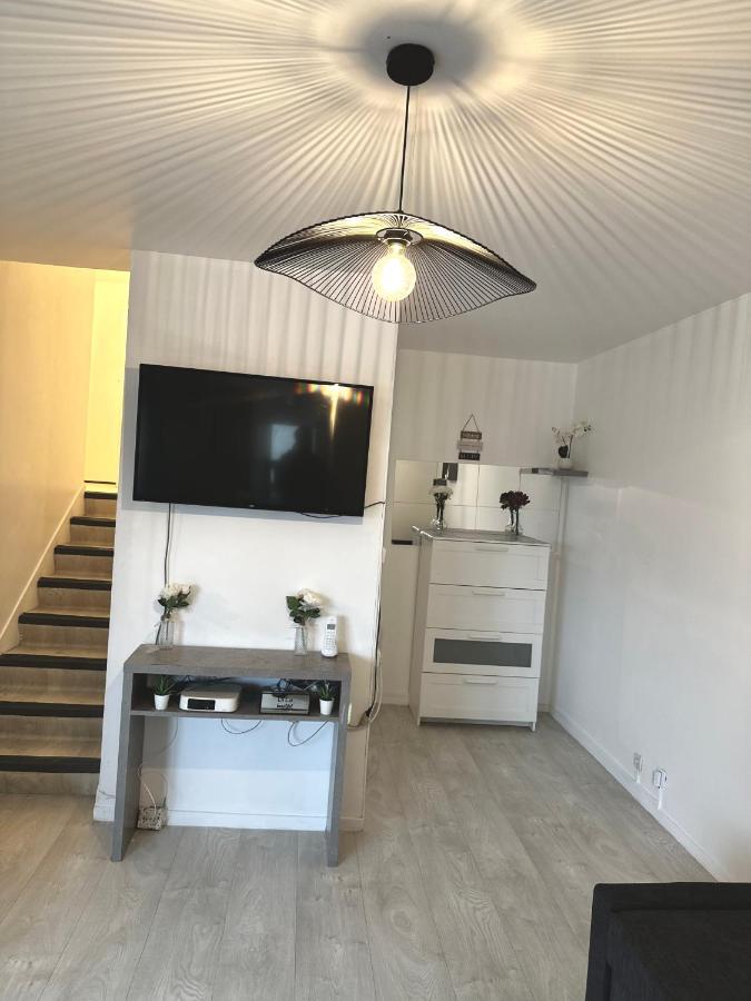 Jolie Appartement Duplex 2 Min Gare-Disney Et Paris 15 Min Noisy-le-Grand Bagian luar foto