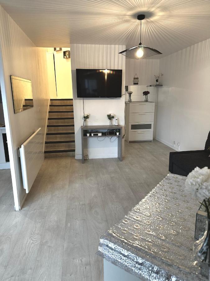 Jolie Appartement Duplex 2 Min Gare-Disney Et Paris 15 Min Noisy-le-Grand Bagian luar foto